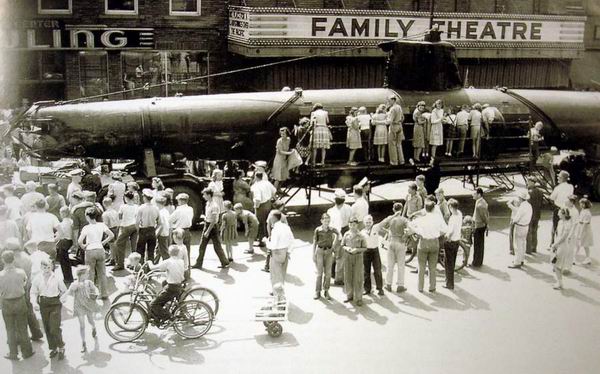 Family Theatre on Monroe - 1942 Pic From Ron Gross